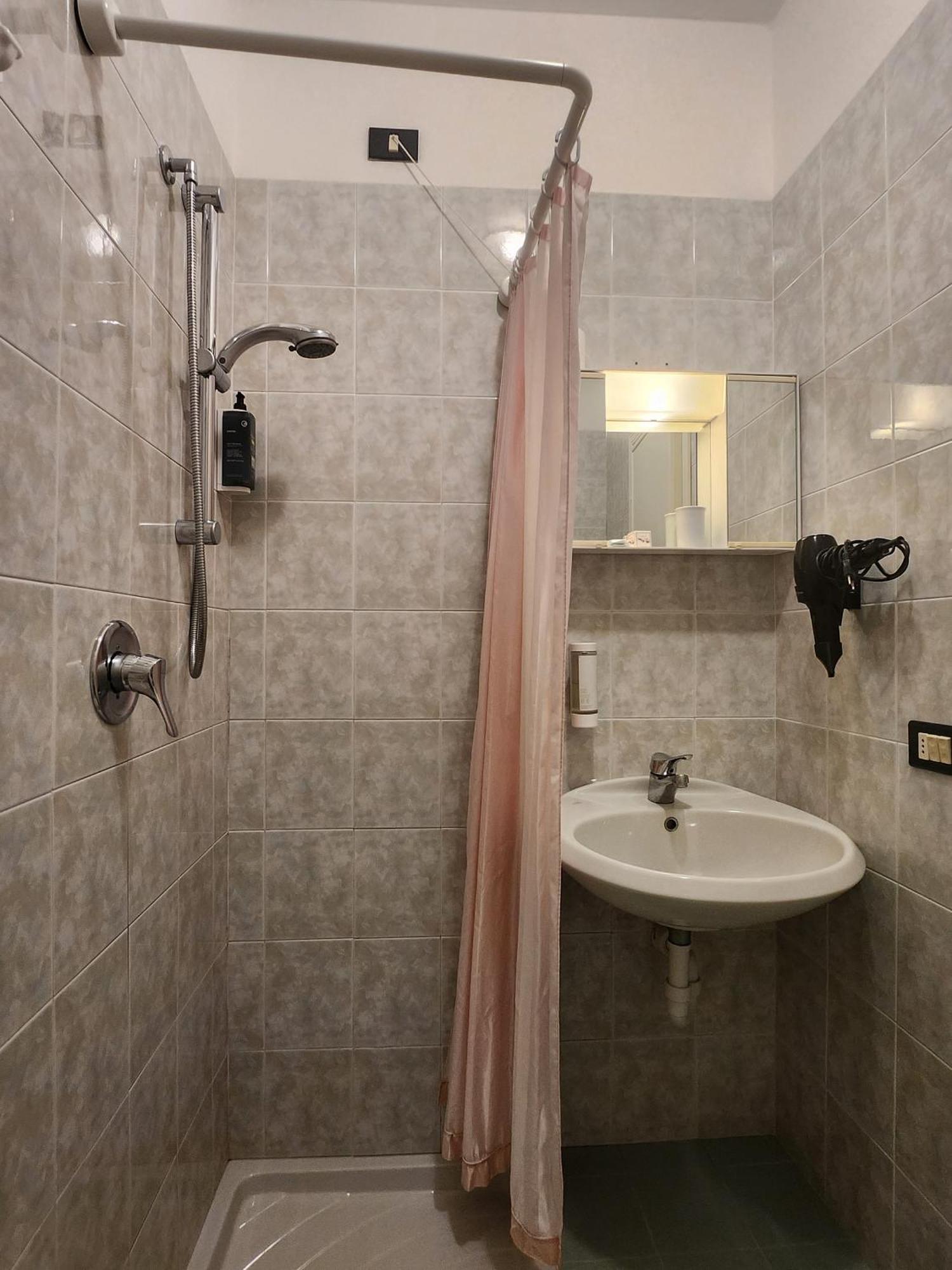 Hotel 2 Palme Тори дел Бенако Екстериор снимка